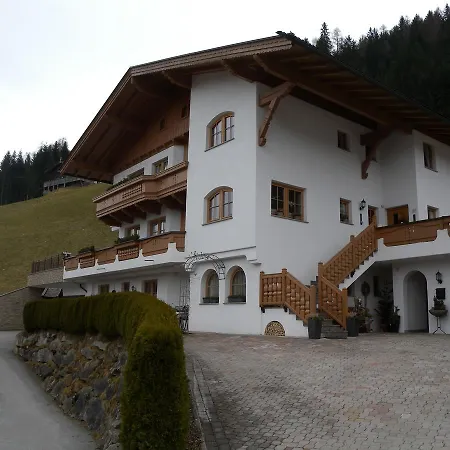 3-Bedroom Apartment In Zell Am Ziller/Zillertal 880